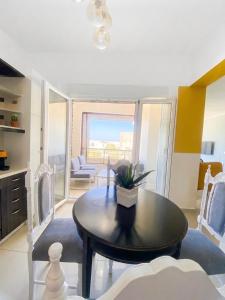 Art & Earth Riviera Suites A"