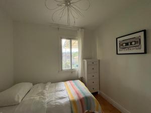 Large Sunny 3 bedroom home in great neighbourhood