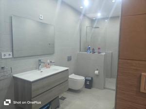 Luxury 2-bedroom apartment with direct pool access -2D