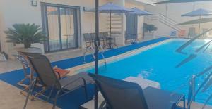 Luxury 2-bedroom apartment with direct pool access -2D