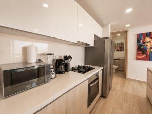 20th Floor Ocean View with Pool and near Walled City