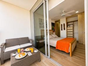 20th Floor Ocean View with Pool and near Walled City