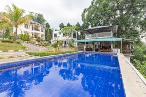 Urbanview Resort Syariah Khansa Cisarua Puncak by RedDoorz