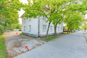 Freshly renovated apartment with free parking