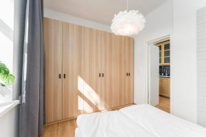 Freshly renovated apartment with free parking