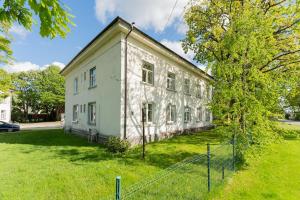 Freshly renovated apartment with free parking