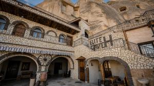 Elite Cave Suites