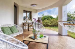 Apartment Garden in Villa Fioretta Your Countryside Escape with Shared Pool near Alghero