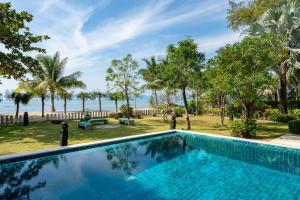 Ban Laem Set-Beachfront-4 Bedrooms