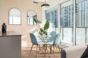 Modern 2BR in the Entertainment Hub with Parking