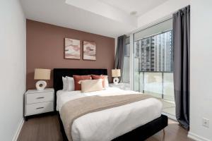 Modern 2BR in the Entertainment Hub with Parking
