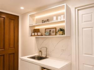 Warm & Stylish 1BR Condo One PonteFino Batangas