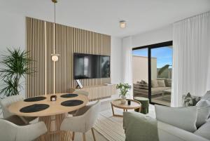Luxe Penthouse Panoramic Sea View, Spa & Gym