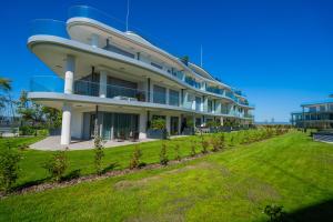 Szemes Bay Resort