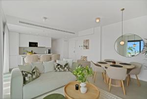 Luxe Penthouse Panoramic Sea View, Spa & Gym