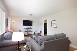 Suburban Bliss Getaway Wi-Fi Parking Long Stay