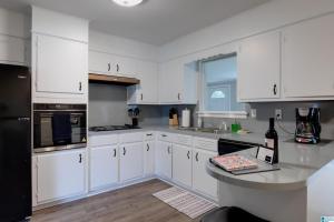 Suburban Bliss Getaway Wi-Fi Parking Long Stay