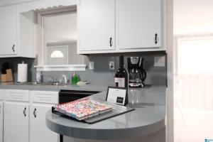 Suburban Bliss Getaway Wi-Fi Parking Long Stay
