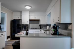 Suburban Bliss Getaway Wi-Fi Parking Long Stay