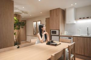 Private Terrace & Oversized Jacuzzi - 5 min to Seomyeon Station - Entire House for 10