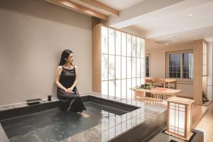 Private Terrace & Oversized Jacuzzi - 5 min to Seomyeon Station - Entire House for 10