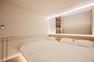 Private Terrace & Oversized Jacuzzi - 5 min to Seomyeon Station - Entire House for 10