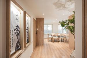 Private Terrace & Oversized Jacuzzi - 5 min to Seomyeon Station - Entire House for 10
