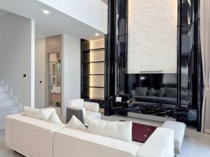 Luxury 6-Bedroom Pool Villa with Elevator in Pattaya-Near the Sea-Internet-Famous Restaurants