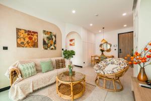 Hestia Living-2BR River View at DeLaSol District 4