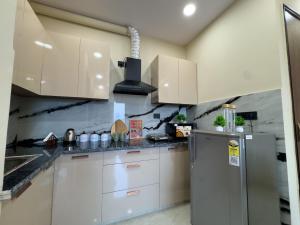 Modern Apartment in Gurugram Near Metro with Rooftop View, Designer Decor & Prime Location for Business or Leisure Stays