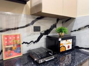 Modern Apartment in Gurugram Near Metro with Rooftop View, Designer Decor & Prime Location for Business or Leisure Stays