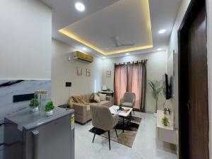 Modern Apartment in Gurugram Near Metro with Rooftop View, Designer Decor & Prime Location for Business or Leisure Stays