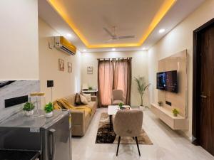 Modern Apartment in Gurugram Near Metro with Rooftop View, Designer Decor & Prime Location for Business or Leisure Stays