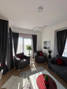 Exclusive Central Street Apartment with Pool