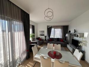 Exclusive Central Street Apartment with Pool