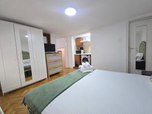 Mendeleev Central Suite