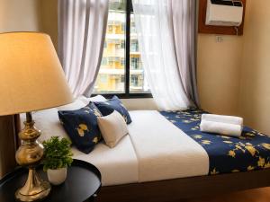 Pet-Friendly Manila Bay View 1BR with Balcony at Radiance