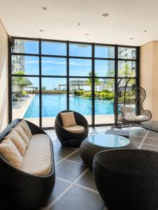Pet-Friendly Manila Bay View 1BR with Balcony at Radiance