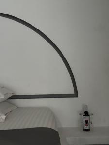 Minimal Arch En-Suite Studio