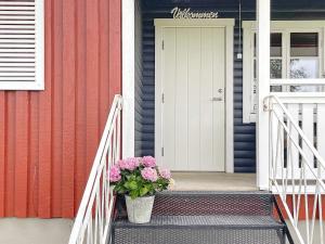 6 person holiday home in MELLERUD-By Traum