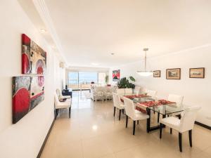 Lujoso Apartamento Frente a la Playa Brava Punta del Este