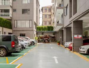 2BR Kilimani Pool and Gym Near Yaya Centre