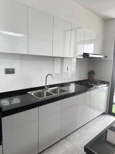 2BR Kilimani Pool and Gym Near Yaya Centre