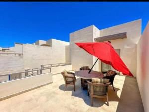 DLeón beach house
