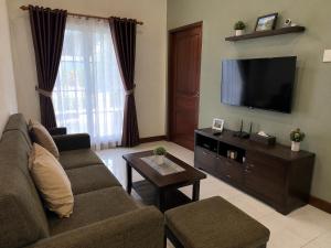 laras sasaras guest house