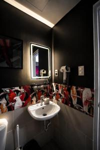 Velvet Suites Luxe Retreat in Southwoods City