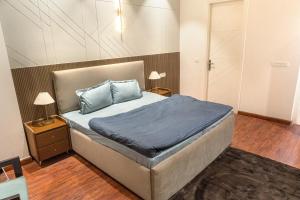 The Skydeck - DLF Phase-1
