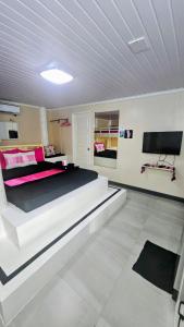 A Touch of Pink - Secret Tropical Eco Retreat with Pool & Mountain Views - Underground River, Fireflies & Waterfalls