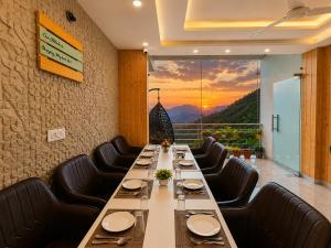 Hotel Classic crown, Mussoorie - A Boutique & Wellness Hotel near JW Marriots Mussoorie