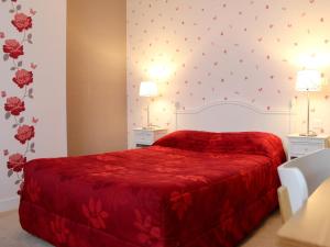 Hotels Hotel Les Aubepines : photos des chambres